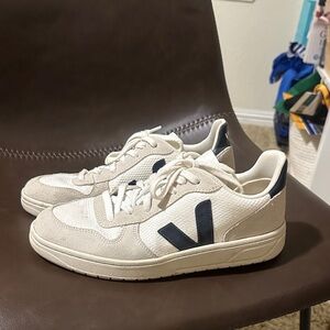 Veja Cream and navy Casual Sneakers